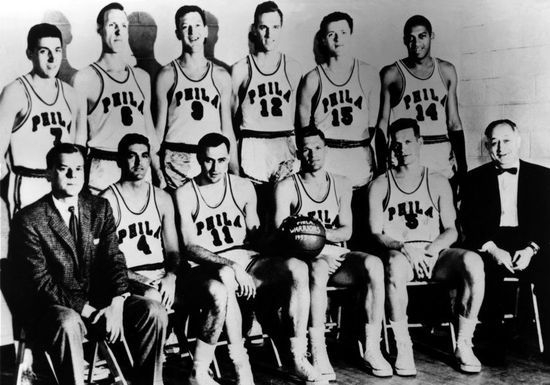 老照片:勇士队夺冠阵容
